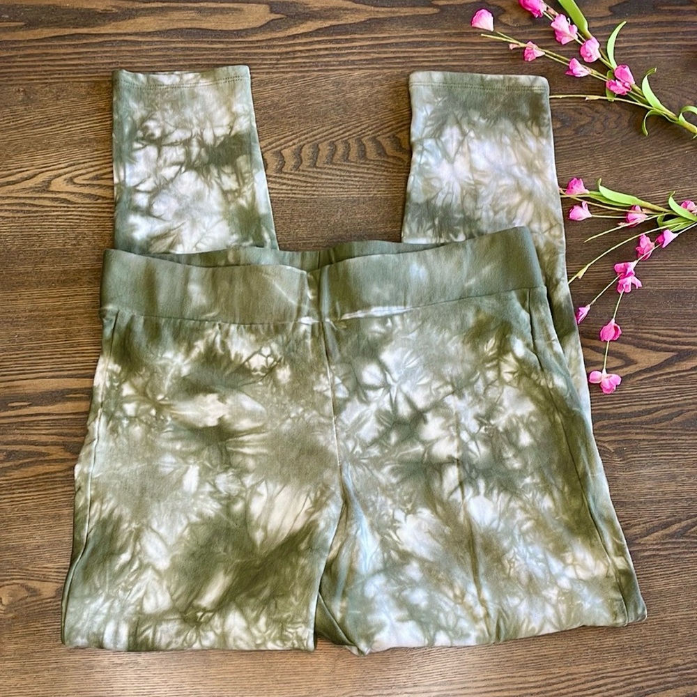 Torrid Tie-Dye Crop Leggings size 14/16